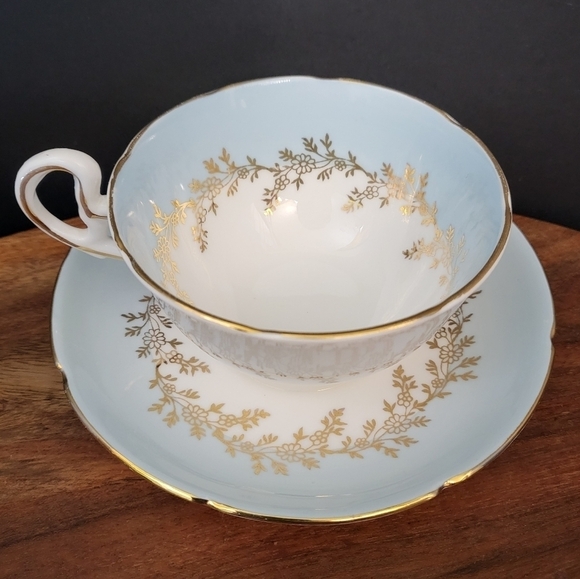 ROYAL GRAFTON Fine Bone China Cup and Saucer Blue White w/ Gold Filagree England - Picture 2 of 16